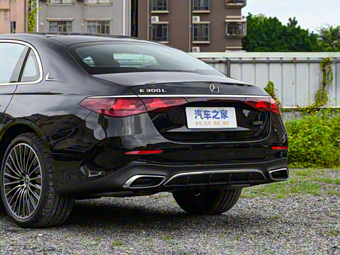 2025�� �Ŀ� E 300 L ����˶���