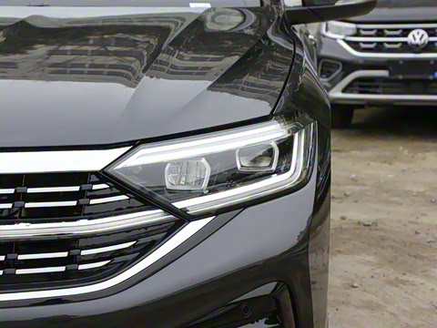 2025�� �Ŀ� 300TSI DSG׿Խ��