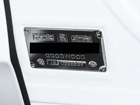 2025�� Black Badge