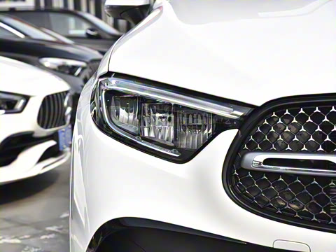 2025�� GLC 300 L 4MATIC ������ 7��