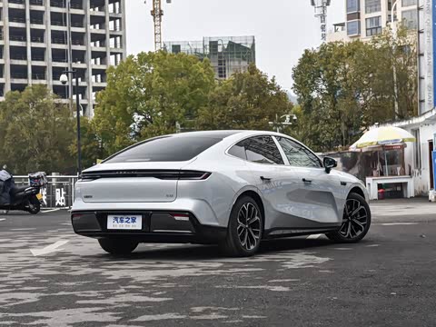 2025�� 700km Զ���Ǽݰ�