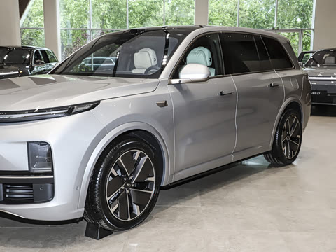 2025�� Ultra ���ܻ��°�