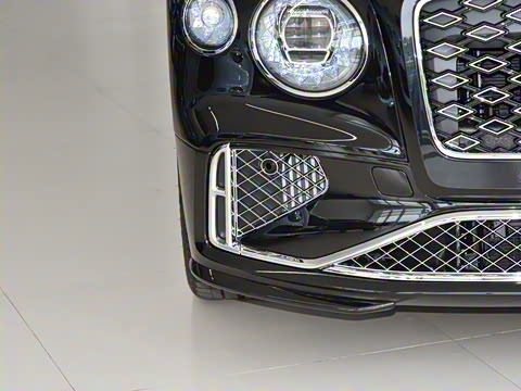 2026�� 4.0T V8 Mulliner