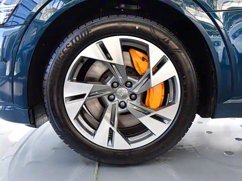 2019�� 55 quattro ������