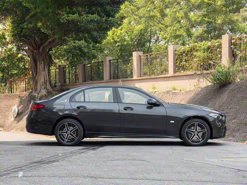 2025�� �Ŀ� C 260 L �ҹ�˶���