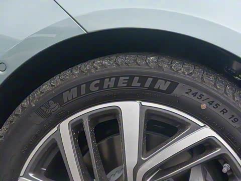 2025�� �Ŀ� E 300 L ʱ���˶���