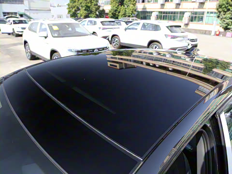 2025�� 300TSI R-Line