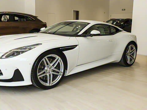 2025�� 4.0T V8 Coupe