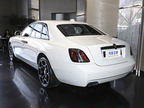 2025�� Black Badge