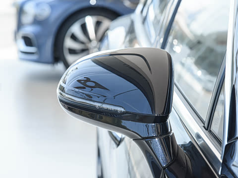 2024�� 4.0T V8 Mulliner