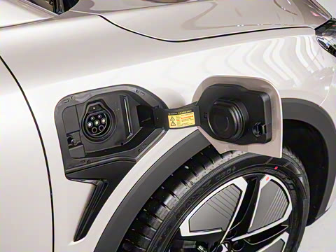 2025�� 735MAX 160kW