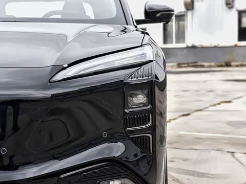 2025�� 605 Max������