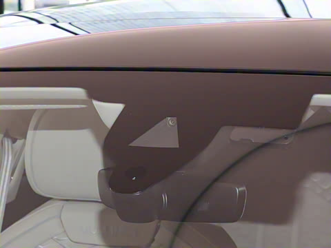 2026�� 4.0T V8 Mulliner