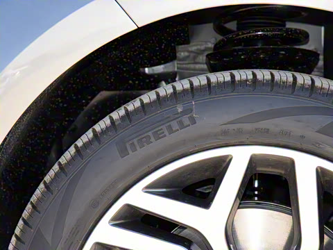 2021�� ����L P300e ������