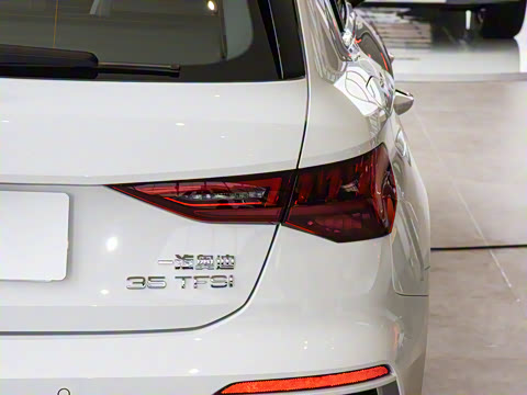 2023�� �Ŀ� Sportback 35 TFSI ʱ���˶���