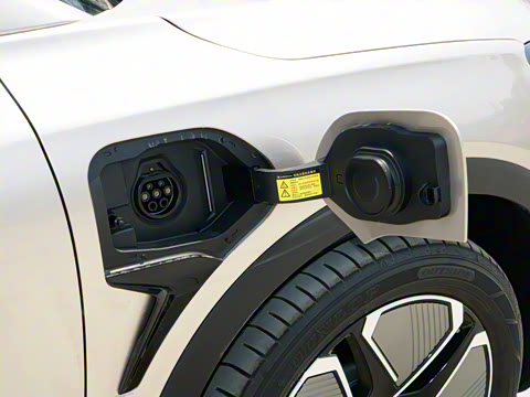 2025�� 735MAX 175kW