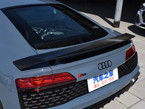 2022�� V10 Coupe performance