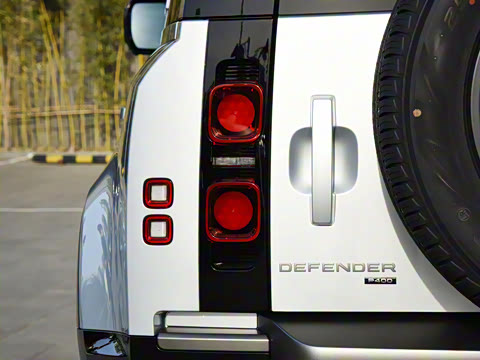 2023�� 110 3.0T P400 X-DYNAMIC HSE