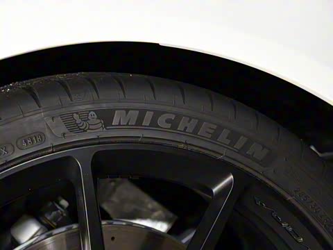 2019�� GT410 Sport