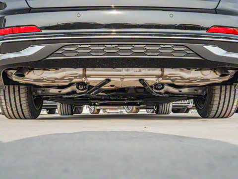 2025�� 40 TFSI ����������