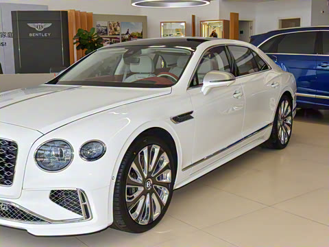 2026�� 4.0T V8 Mulliner