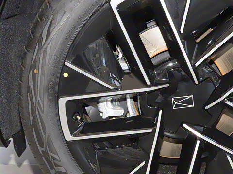 2025�� �Ŀ� Max ���̰�