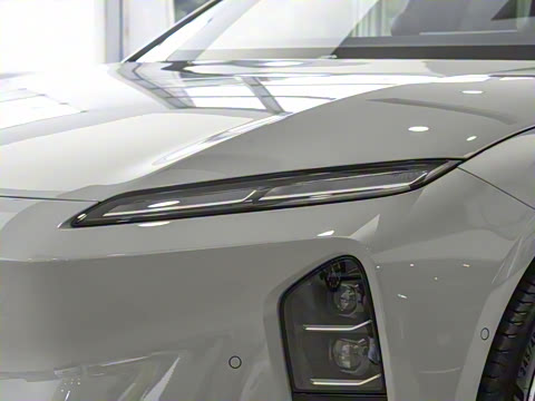 2025�� 75kWh Touring