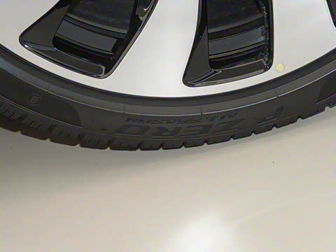 2024�� 4.0T V8 Mulliner