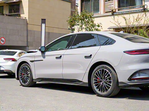 2025�� EV �Ǽݰ� 701KM�����״��콢��