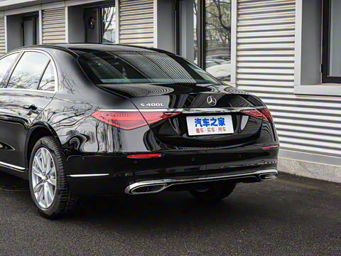 2022�� �Ŀ� S 400 L ������