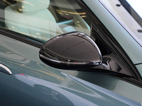 2025�� �Ŀ� E 260 �˶���