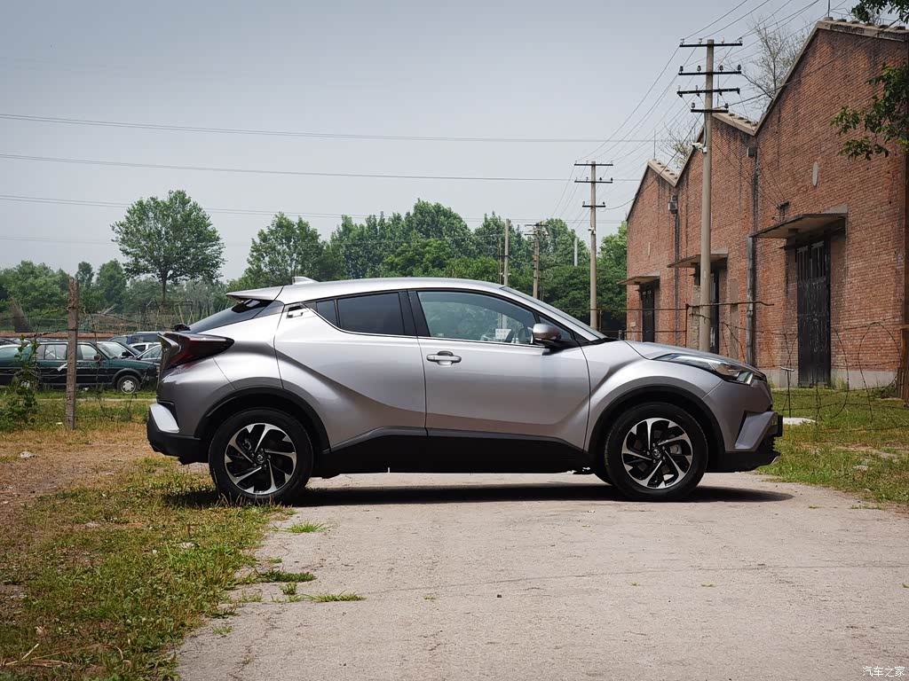 汽车图片 丰田 奕泽izoa 2018款 2.0l 奕炫版 国v