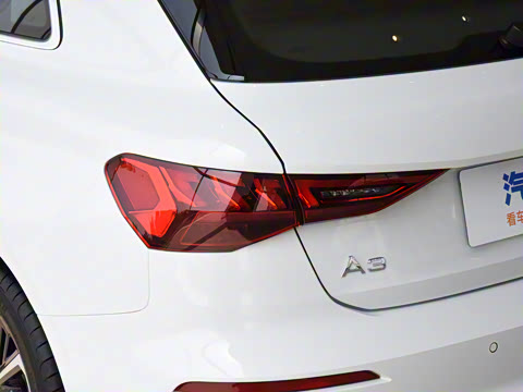 2023�� �Ŀ� Sportback 35 TFSI ʱ���˶���