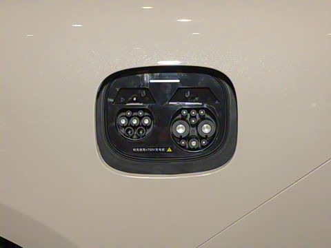 2025�� 705km Pro