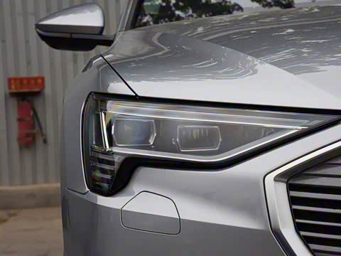 2019�� 55 quattro ������