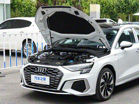 2023�� �Ŀ� A3L Limousine 35 TFSI ʱ���˶���