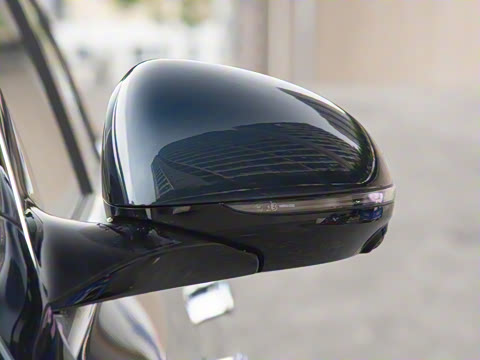 2025�� �Ŀ� E 300 L ������