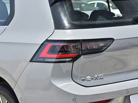 2025�� �Ŀ� 300TSI R-Line