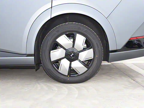 2025�� 650������ Max