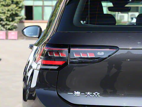 2025�� 300TSI R-Line