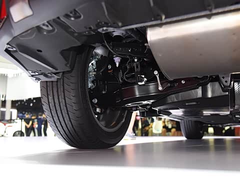 2019�� 200 F SPORT��