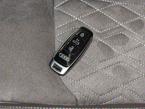 2022�� 45 TFSI quattro S-line ʥ��ʿ