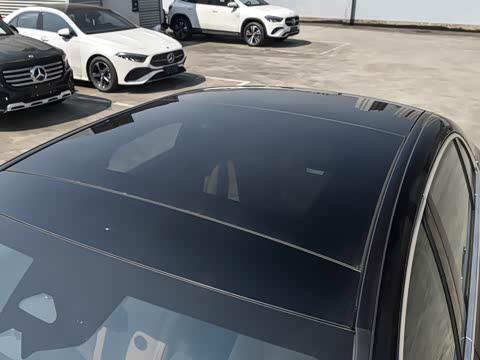 2025�� �Ŀ� E 260 L �˶���