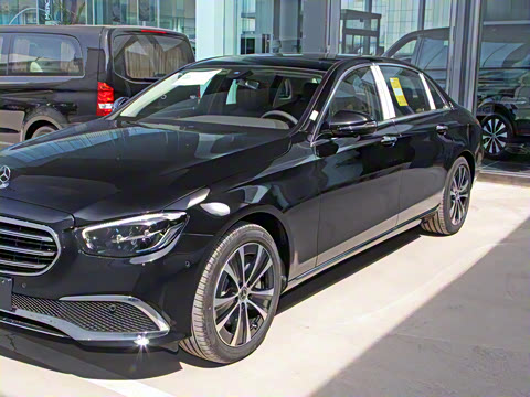 2022�� �Ŀ�� E 350 e L ���ʽ��϶����γ�