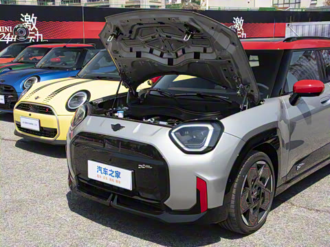 2025�� JOHN COOPER WORKS