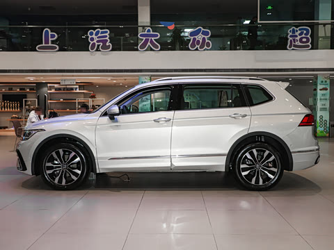 2024�� ���ڿ� 330TSI �Զ�����R-Line��ҫ��