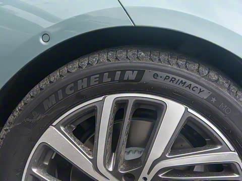 2025�� �Ŀ� E 300 L ʱ���˶���