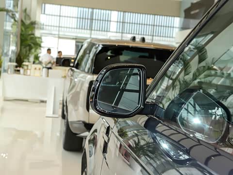 2025�� 400PS Dynamic HSE