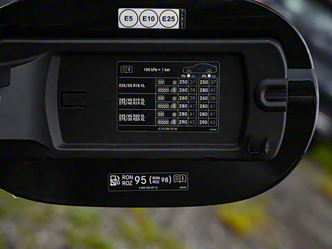 2025�� �Ŀ� E 300 L ����˶���