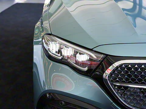 2025�� �Ŀ� E 260 �˶���